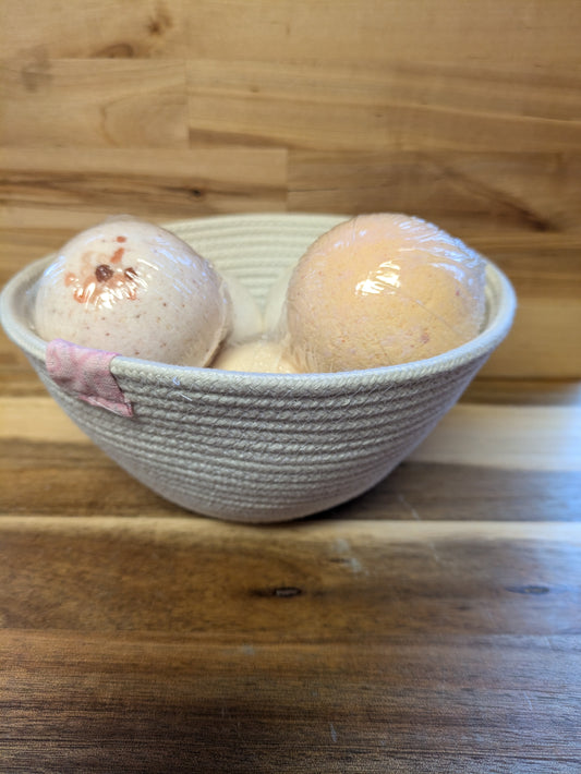 Bath Bomb Basket with pink accent